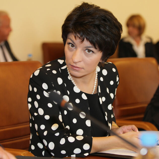 Десислава Атанасова: Нито сделката, нито Корнелия Нинова са проверявани досега за „Техноимпекс”