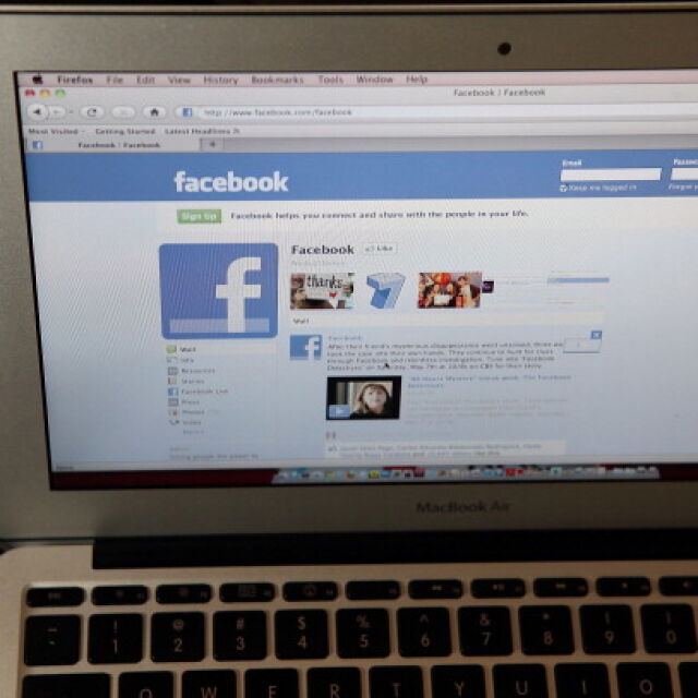  Фейсбук и Инстаграм се сринаха в Европа и САЩ