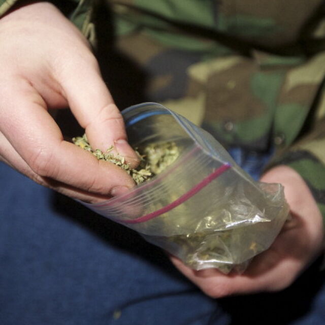 Полицай, хванат с марихуана и метаамфетамини в Кюстендил, може да получи до 6 г. затвор