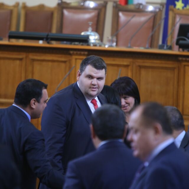 Законът "Пеевски-Цонев" вади политиците, свързани с "КТБ"