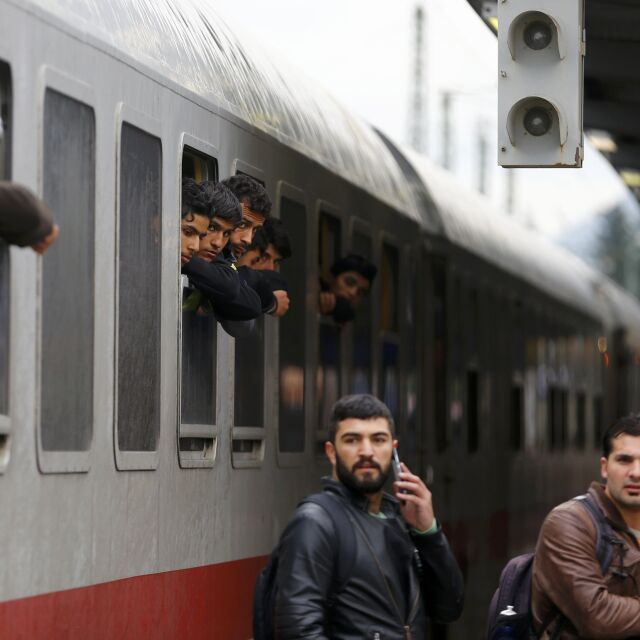 Влакове няма да се движат между Залцбург и Германия заради мигрантите