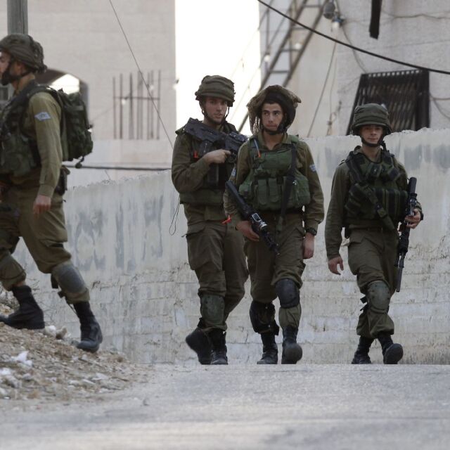 Близо 80 палестинци са ранени при размирици на Западния бряг и Източен Йерусалим