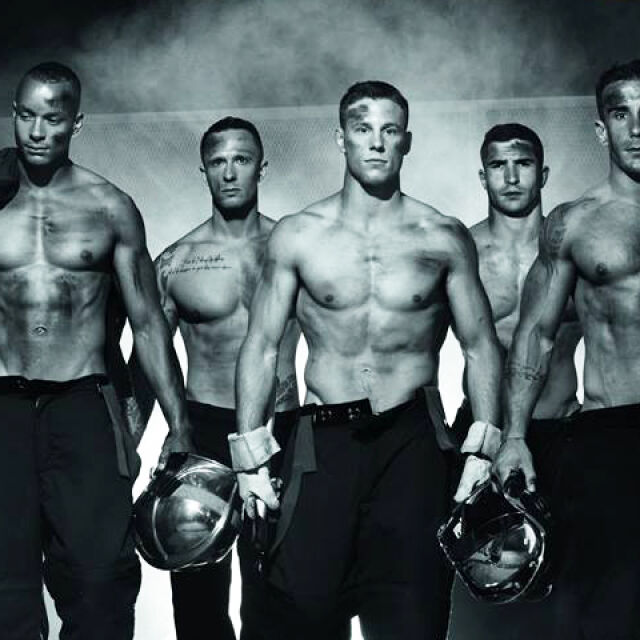 Горещо - голи спортисти и секси пожарникари! (Видео)