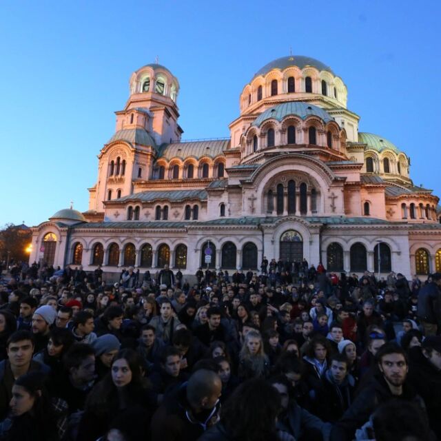 Заради Сидеров: Хиляди искат "морал без имунитет" в центъра на София