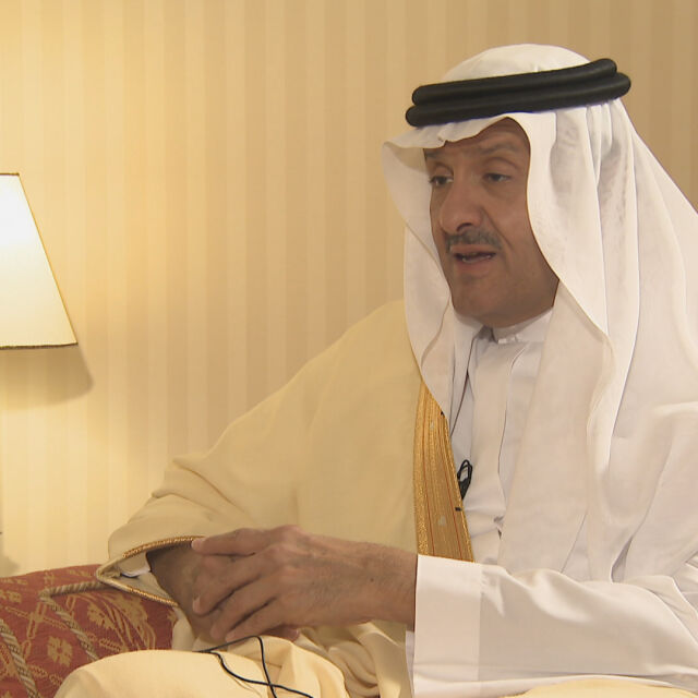 Саудитският принц-космонавт подписа споразумение с Министерство на туризма
