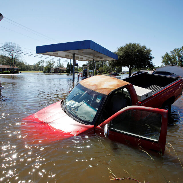 След урагана Матю: Наводнения в Северна Каролина