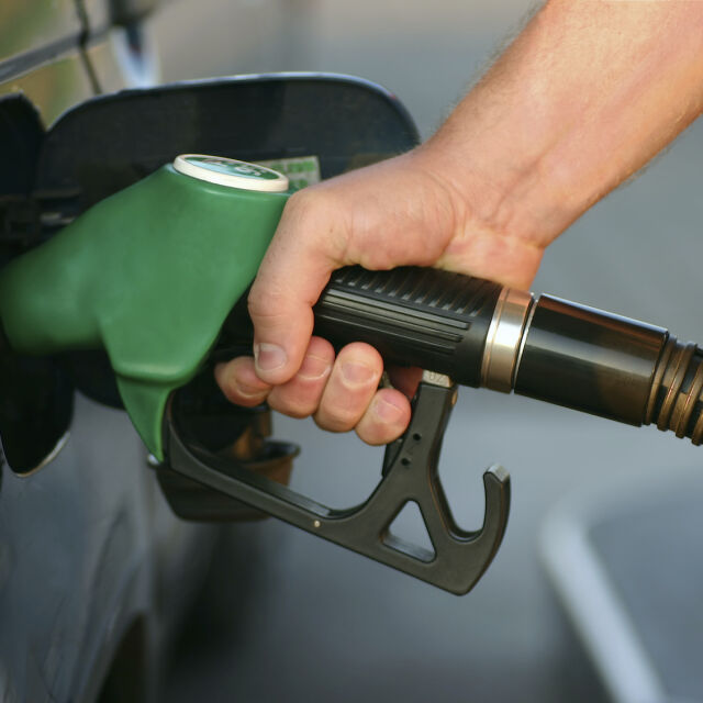 С колко паднаха цените на горивата заради COVID-19