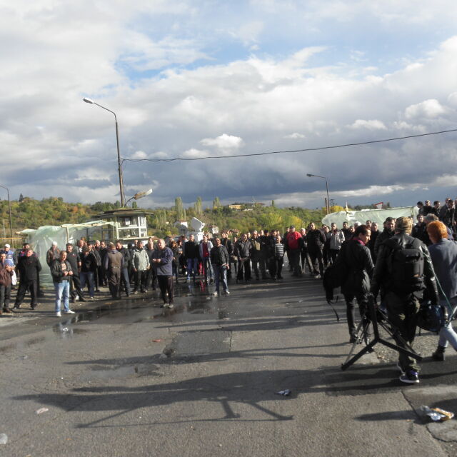 Трето денонощие продължава стачката на миньорите от Бобов дол