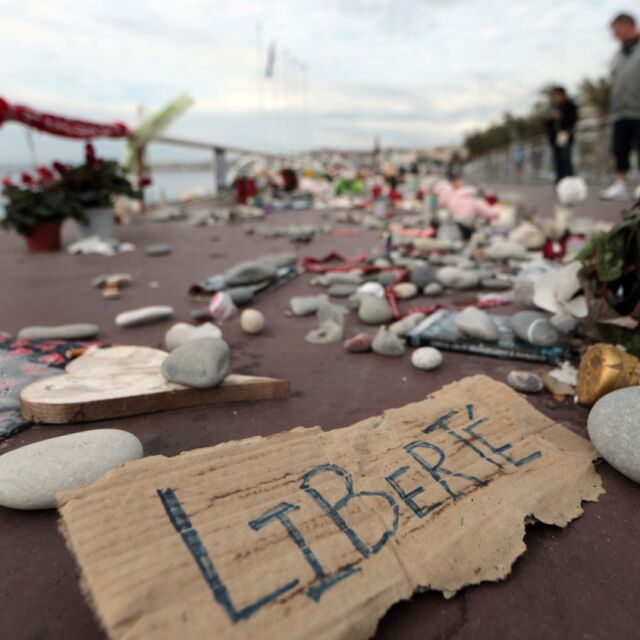 Три месеца след атентата животът в Ница продължава постарому 