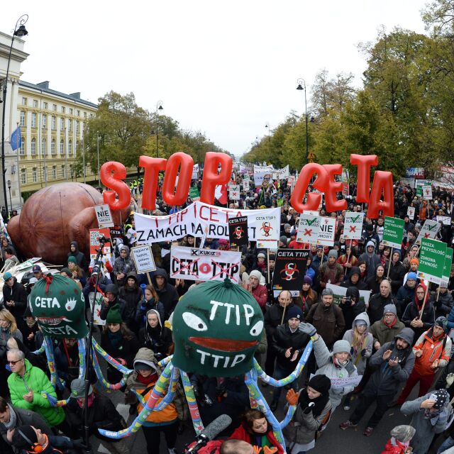 Голям протест срещу договорите ТТИП и СЕТА в Полша (СНИМКИ)