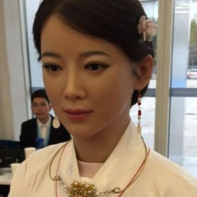 Хуманоидни роботи предизвикаха фурор в Пекин (СНИМКИ и ВИДЕО)