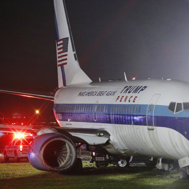 Самолетът на кандидата за вицепрезидент на Доналд Тръмп излезе от пистата