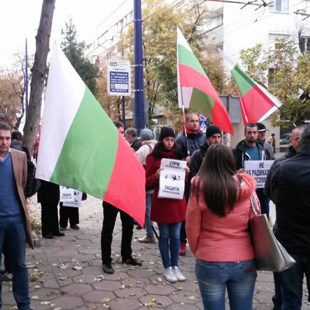Протести по време на делото срещу Ахмед Муса и имамите в Пазарджик