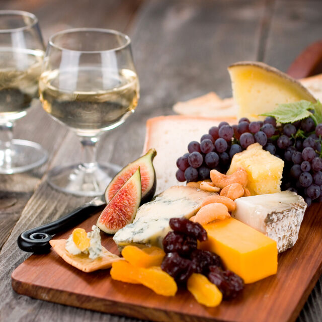 7 топ съчетания между сирене и вино