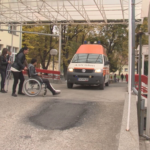 Побой над лекар вдигна медиците в Пазарджик на протест (ОБЗОР)