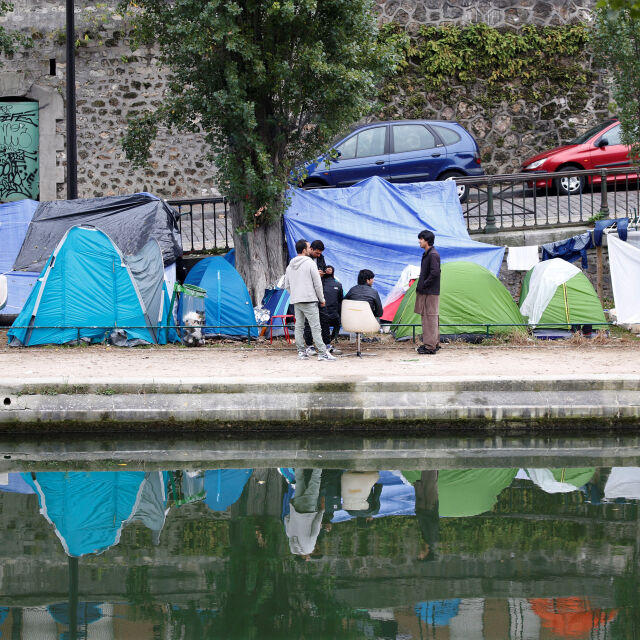 Нови нелегални мигрантски лагери „никнат” в Париж