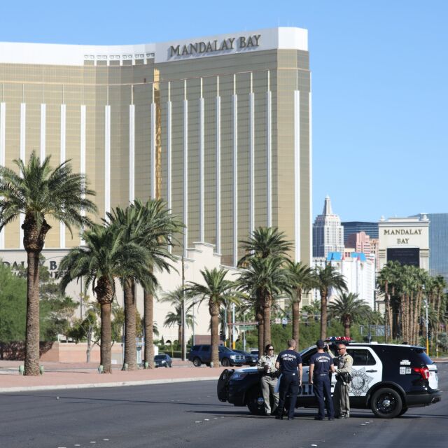 24 часа по-късно: Въпроси без отговор след трагедията в Лас Вегас