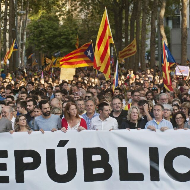 700 000 казаха "Не!" на полицейското насилие в Каталуния (СНИМКИ)