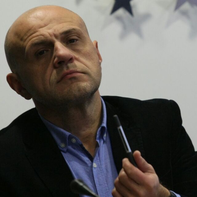 Томислав Дончев: Не може властта да воюва с медиите (ОБЗОР)