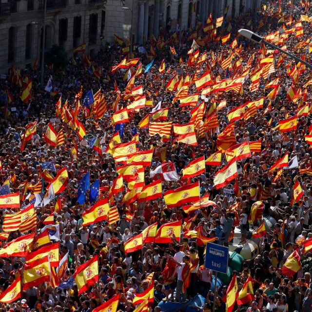 Стотици хиляди на протест в Барселона срещу плановете за отделяне на Каталуния