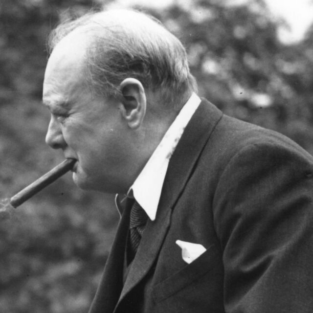 „Гугъл“ проверява защо снимка на Уинстън Чърчил изчезна от търсачката
