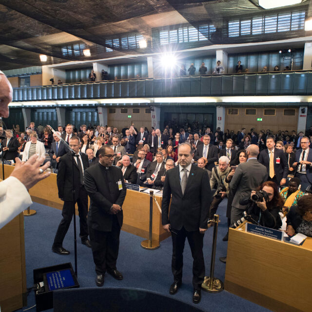 Папата призова за реакция по проблемите с глада, климата и миграцията