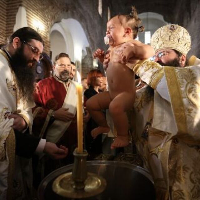 Масово кръщение на бебета за втори път в кампанията „Направи го за България”