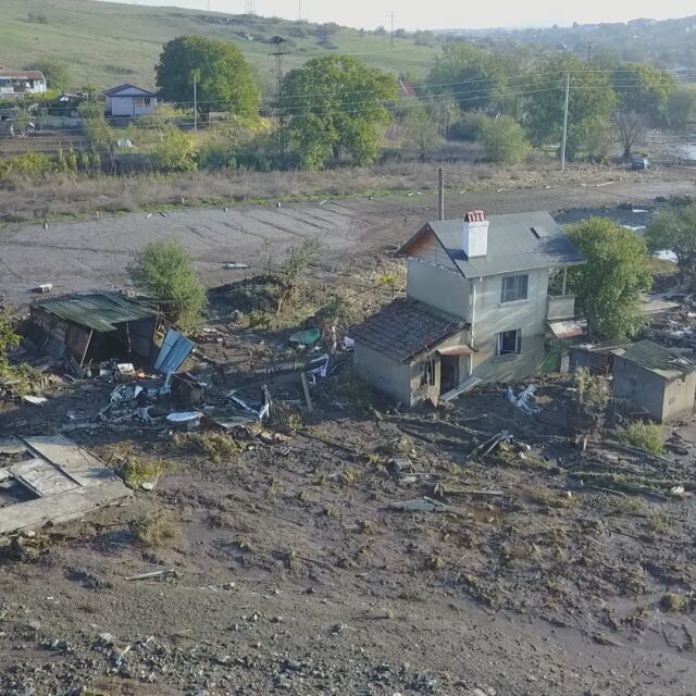 Щетите в село Черни връх, заснети от дрон (ВИДЕО)