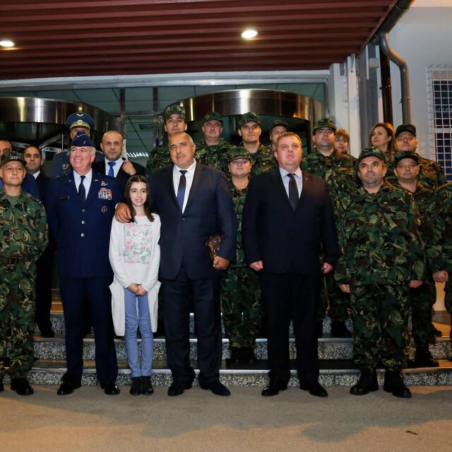 Премиерът се срещна с нашите войници в Босна