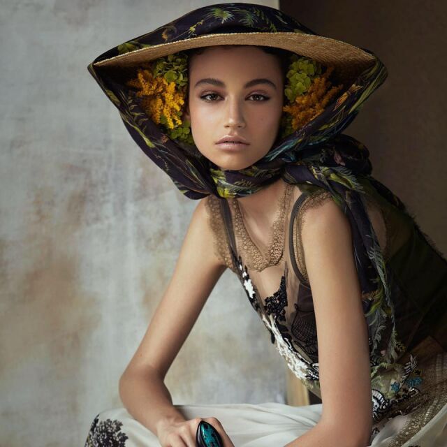 Коя е Белослава Хинова – 16-годишната манекенка от ревюто на Шанел в Париж?