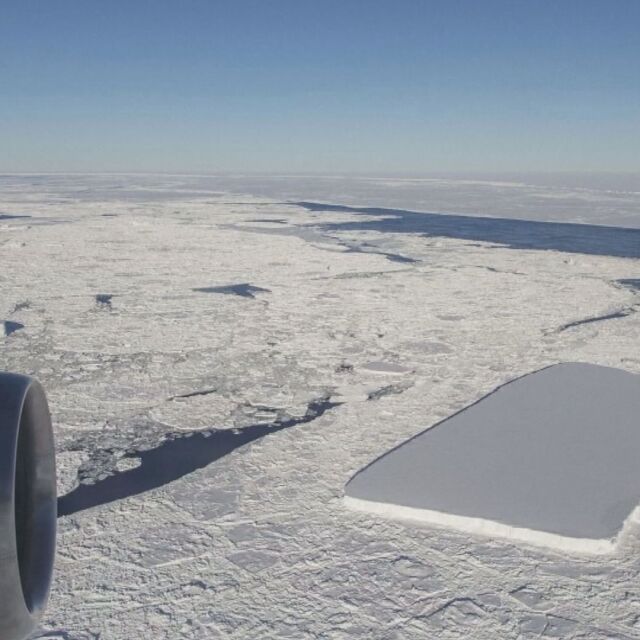 НАСА засне айсберг в правилна правоъгълна форма
