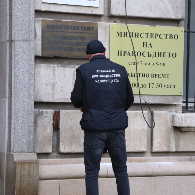 Разследват корупция и издаване на фалшиви документи в Агенцията за българите в чужбина (ОБНОВЕНА)
