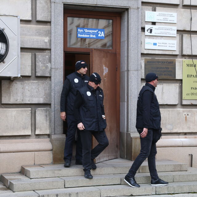 Съдът решава днес за задържаните от Агенцията за българите в чужбина