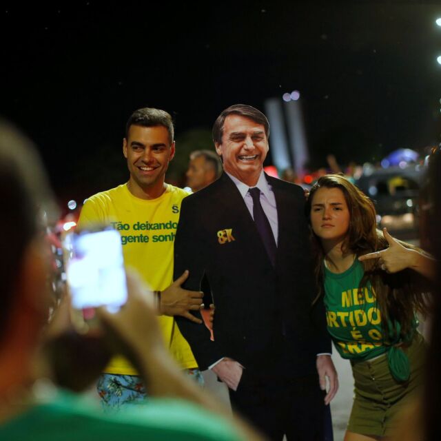 Парашутист, популист, президент: Жаир Болсонаро е новият силен човек в Южна Америка