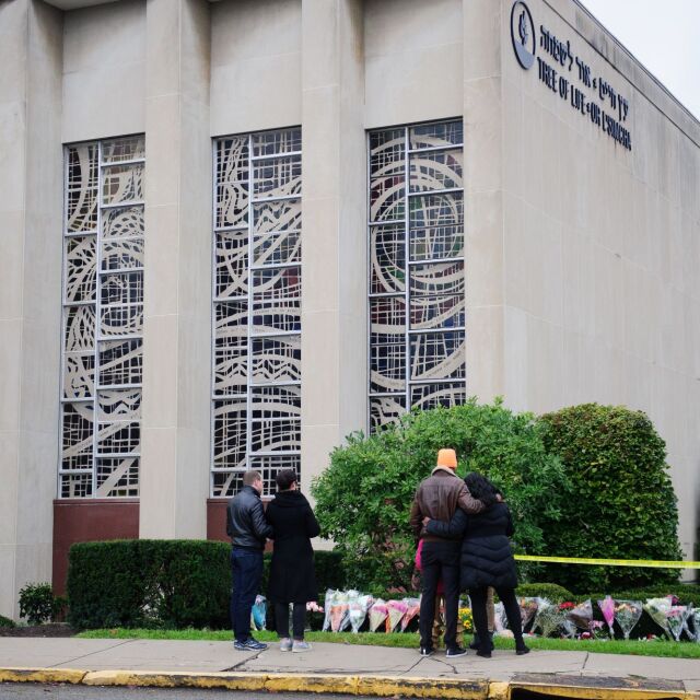 Убиецът от синагогата в Питсбург бе оставен в ареста без право на гаранция 