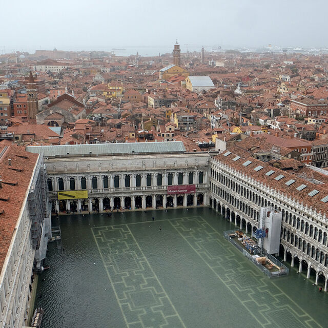 Три четвърти от Венеция са под вода (СНИМКИ и ВИДЕО)