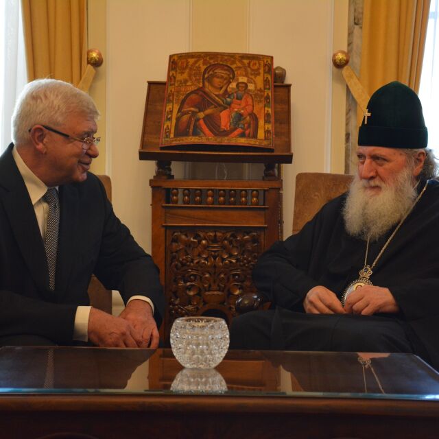 Здравният министър поиска от патриарх Неофит църквата да подкрепи донорството