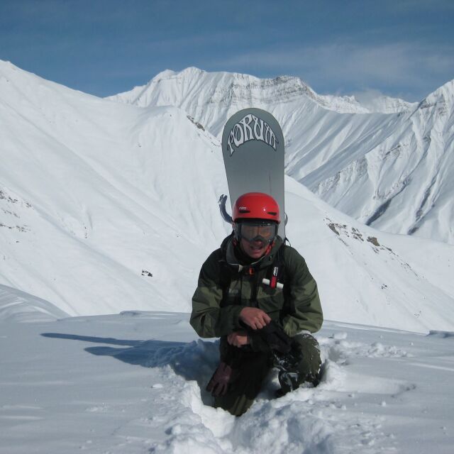 Българин се спусна със сноуборд от осемхилядник (ВИДЕО)