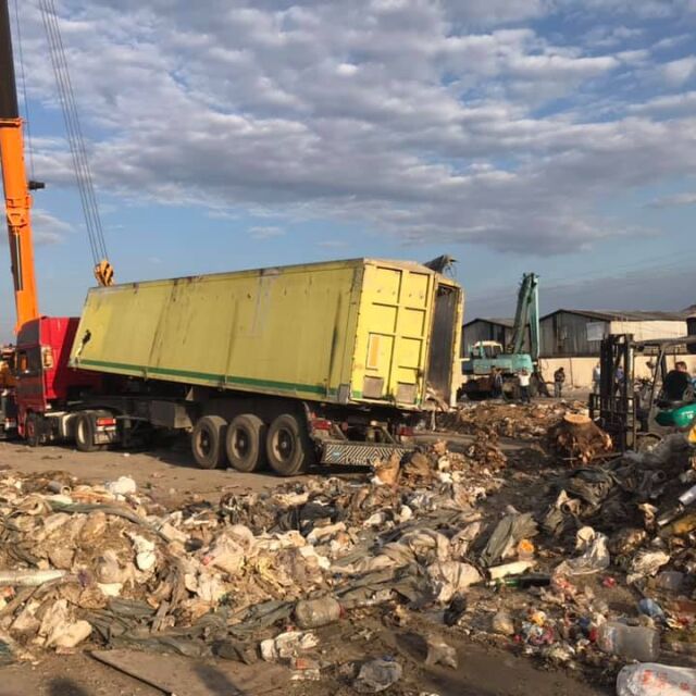Смърт на незаконно сметище: Камион за боклук се обърна и затисна фатално жена