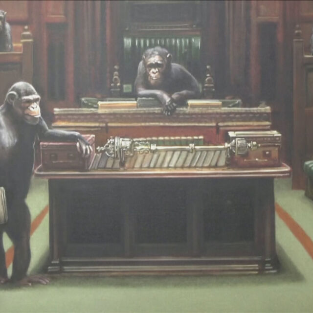 Продадоха картина на Банкси с маймуни в британския парламент за над 12 млн. долара