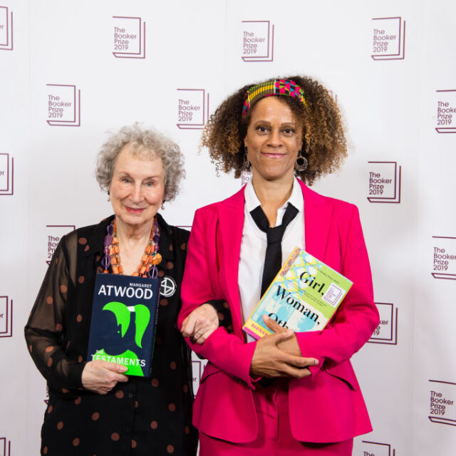За пръв път литературната награда „Букър“ е споделена между две жени