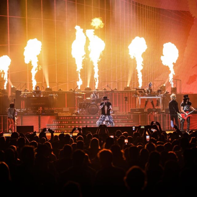 "Sweet Child O’ Mine" на Guns N’ Roses стана първото видео от 80-те с 1 млрд. гледания в YouTube