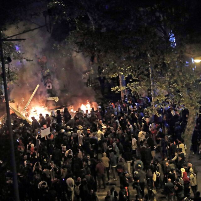Гумени куршуми и димни гранати на протеста в Барселона