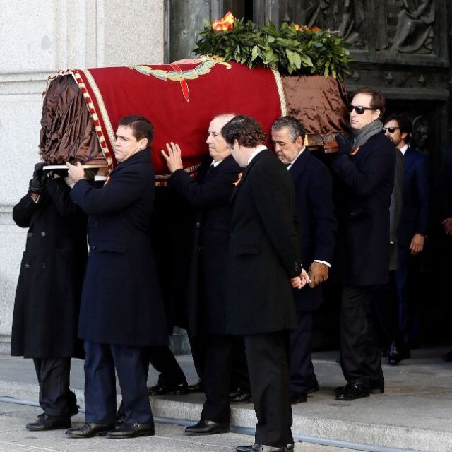 Ексхумираха останките на бившия испански диктатор Франсиско Франко