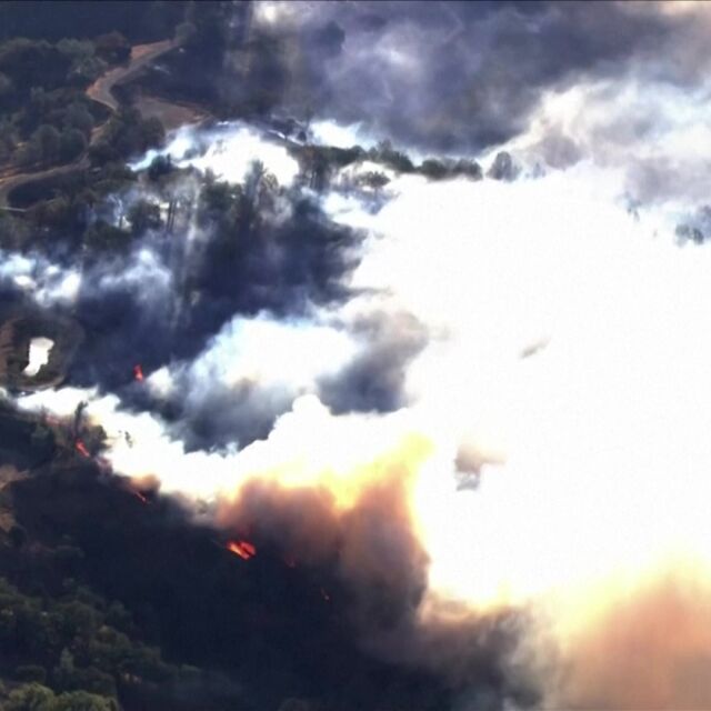 Голям горски пожар в Калифорния, евакуират хора (ВИДЕО)