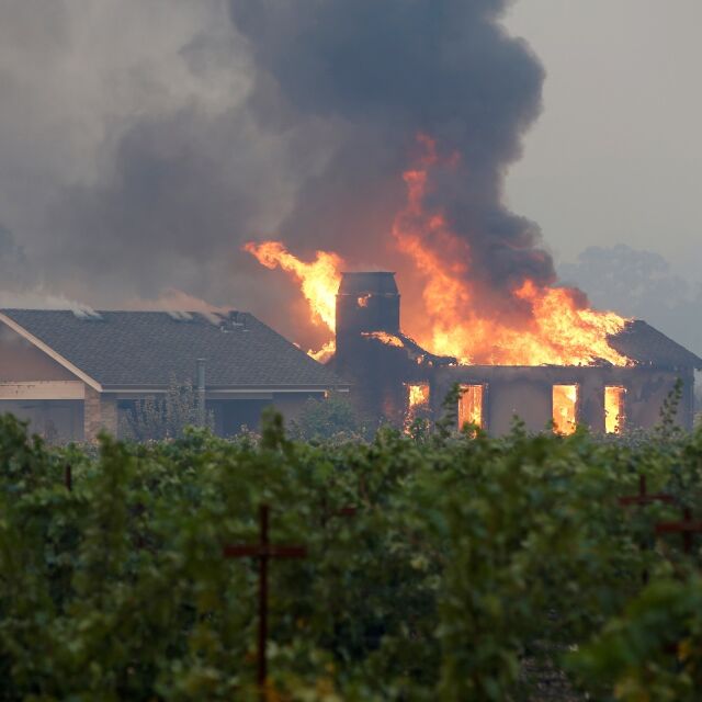 180 хил. домакинства в Калифорния са без ток заради горските пожари