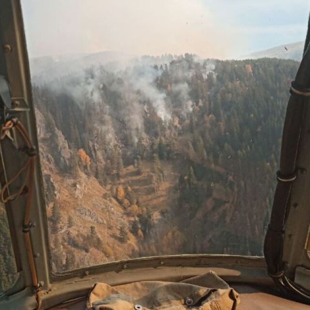 Пожарът в Рила: Кадри от хеликоптер (ВИДЕО)