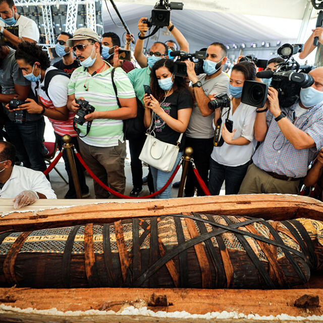Уникална находка: Отварят 59 напълно запечатaни саркофага, открити в Египет (СНИМКИ и ВИДЕО)