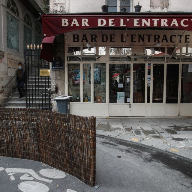 Още градове във Франция ще затворят баровете след ръст на новозаразени с COVID-19