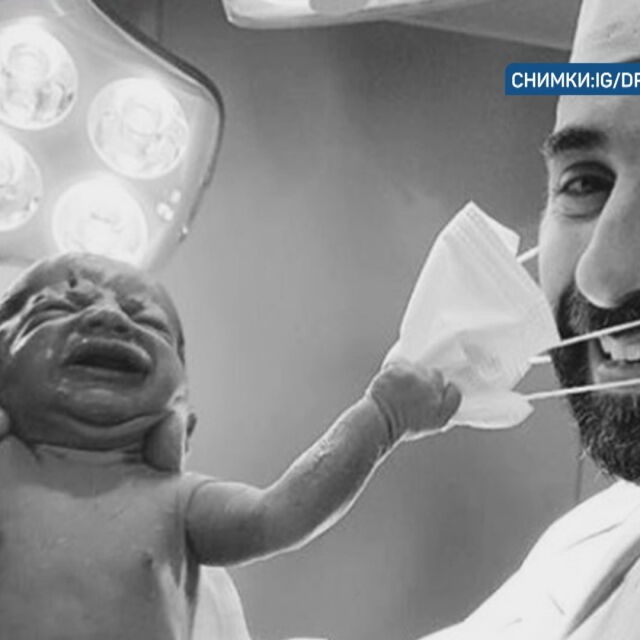 Снимка на новородено, дръпнало маската на лекар, стана хит в социалните мрежи